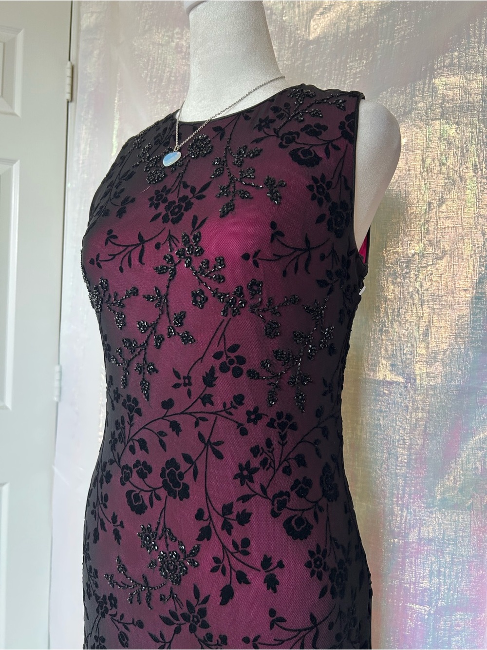 Vintage Rimini Sleeveless Beaded Floral Sheath Dress - Plum and Black. Size 6.
